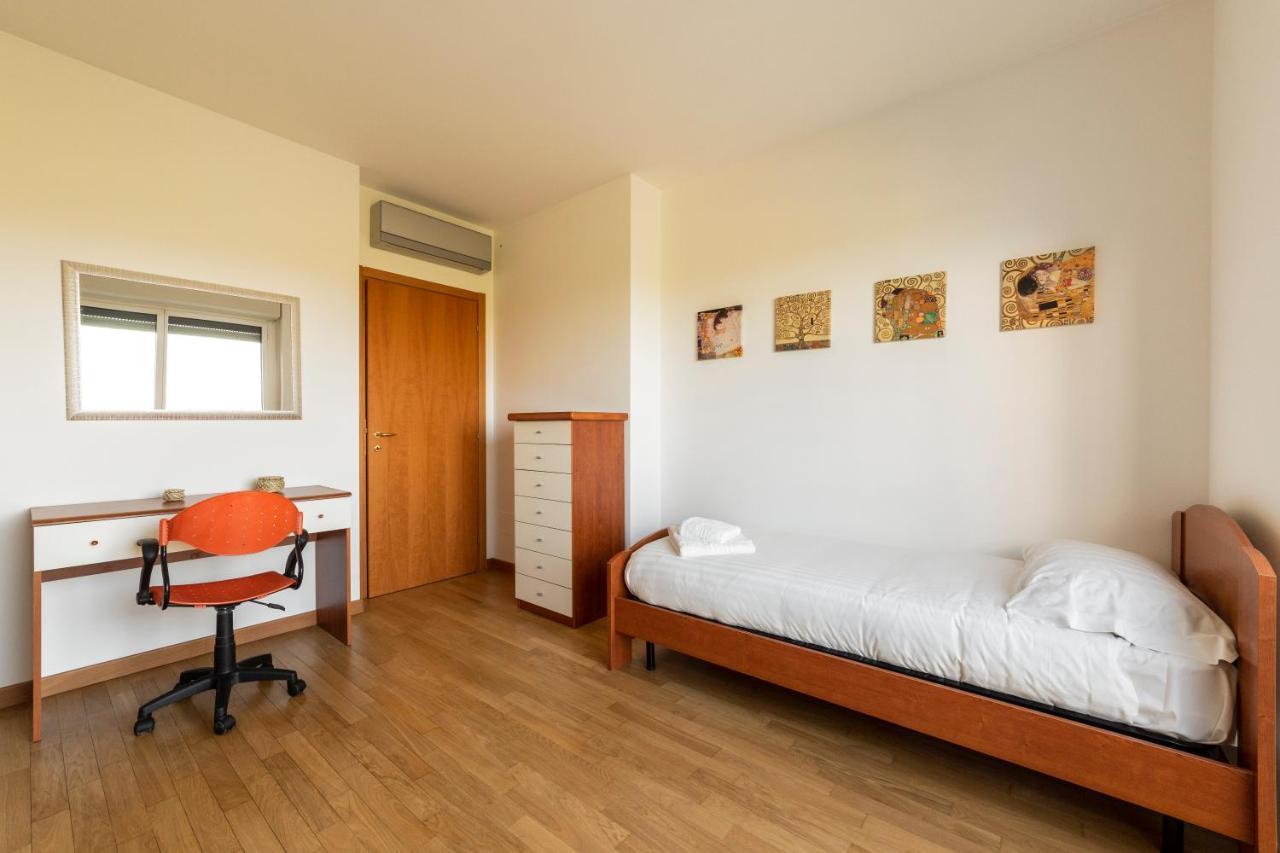 Milano Rogoredo Apt With Terrace! Lägenhet Exteriör bild