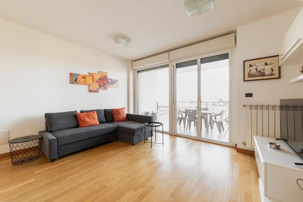 Milano Rogoredo Apt With Terrace! Lägenhet Exteriör bild