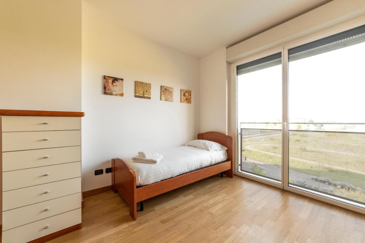 Milano Rogoredo Apt With Terrace! Lägenhet Exteriör bild