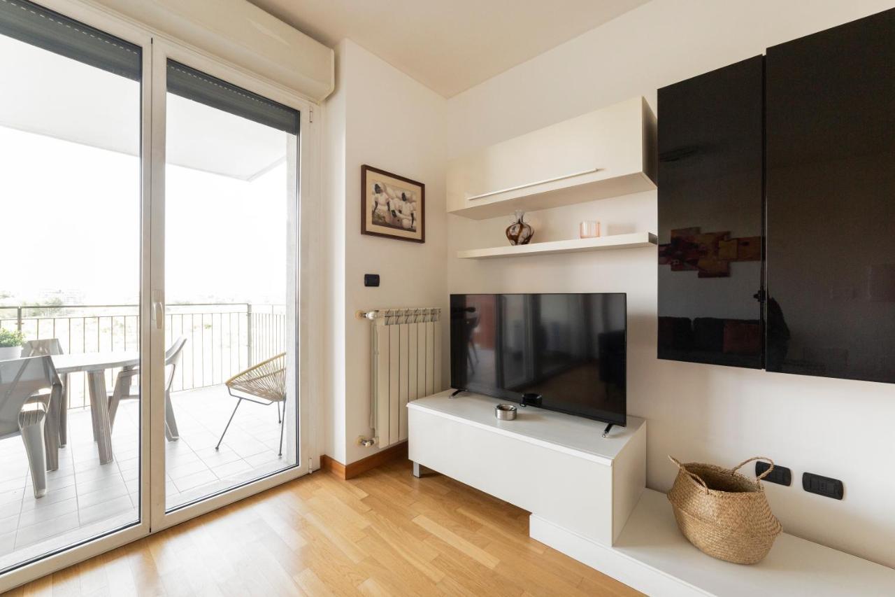 Milano Rogoredo Apt With Terrace! Lägenhet Exteriör bild